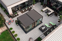 Pergolux Courtyard 1200x800