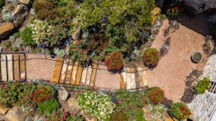 This hardscaping project, featuring Glen-Gery’s 53-DD pavers, utilizes the key principles of biophilic design, creating a blended, harmonious environment with overlapping pathways and foliage.