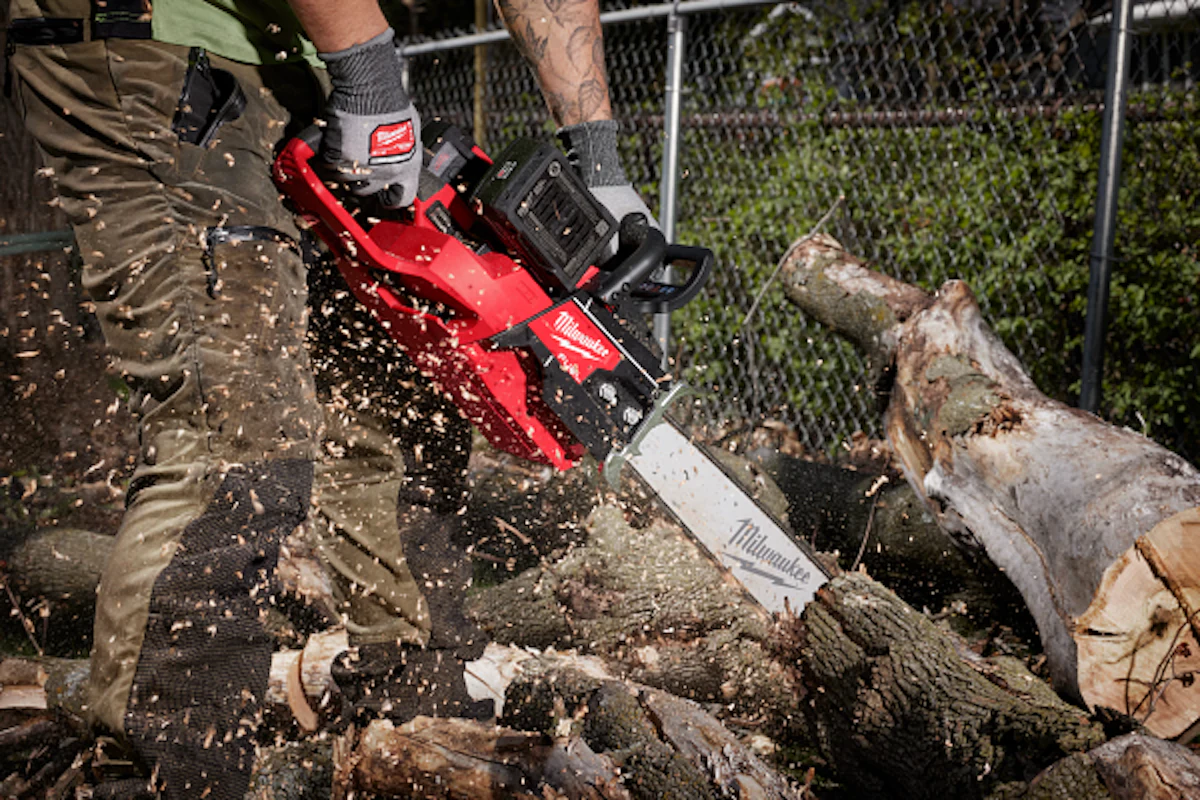 Dual Battery Chainsaw Milwaukee Chainsaw Fuel Milwaukee M18 FUEL 18V Brushless Cordless 20 Dual Battery Chainsaw Kit  With (4) Ah FORGE Batteries, (2) Dual Bay Chargers  2827-22-48-59-1881SC-48-11-1881 The Home Depot