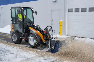 The CII coupler on the CASE SL15 can universally connect to any brand’s attachments, while optional continuous flow hydraulics help ensure attachments maintain consistent power.