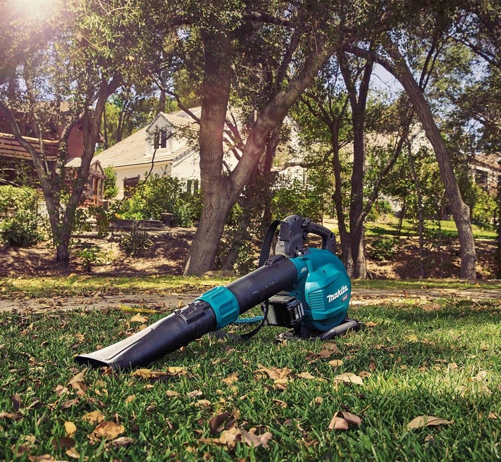 The GBU03 has been engineered to feature a lightweight and ergonomic design for increased operator comfort and control. It also features a speed lock for convenient and continuous operation.