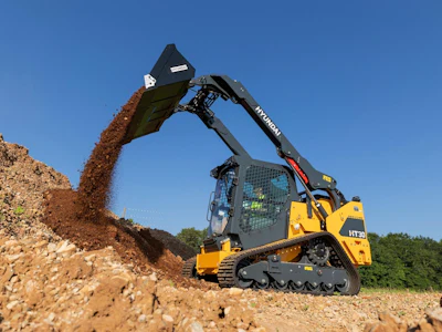 The Hyundai HT30 cab version has a rated operating capacity of 3,072 pounds (1,393 kg), and the HT30 canopy version has a rated operating capacity of 2,900 lb (1,316, kg).